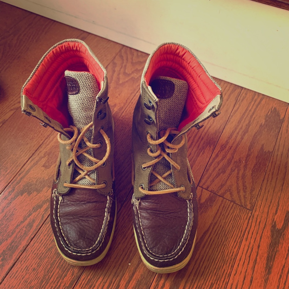 Sperry topside sneaker boot size 6
